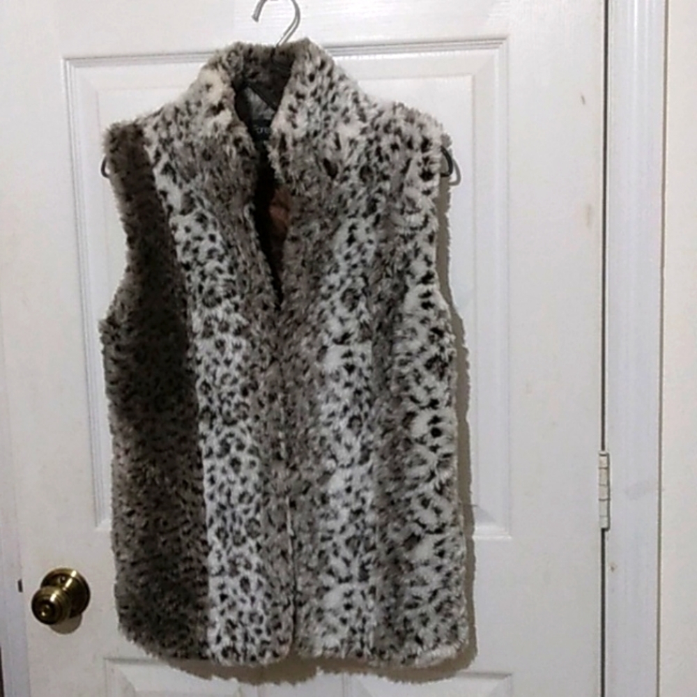 Bo Ho. Forever 21 womans faux fur vest sz M